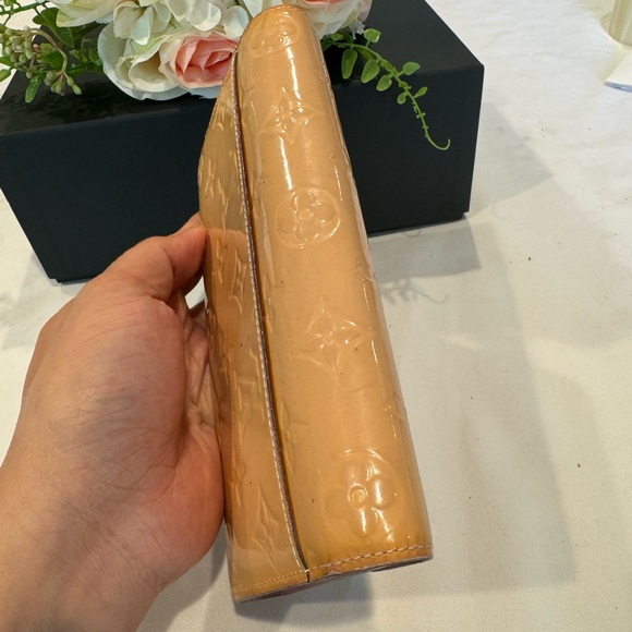 Authentic Louis Vuitton Sarah vernis wallet - Picture 12 of 14